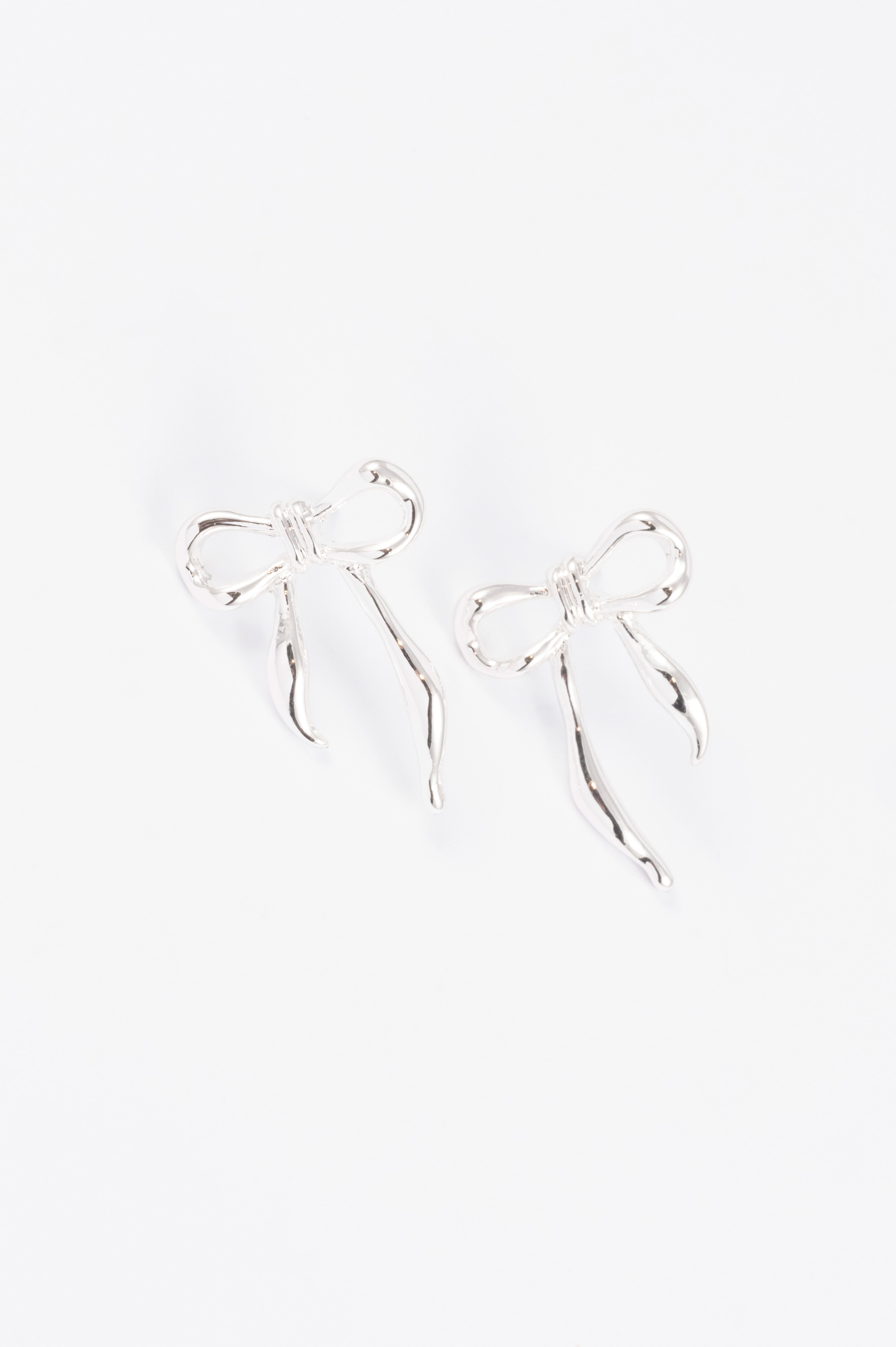 SILVER POLISHED RIBBON BOW STUD EARRING