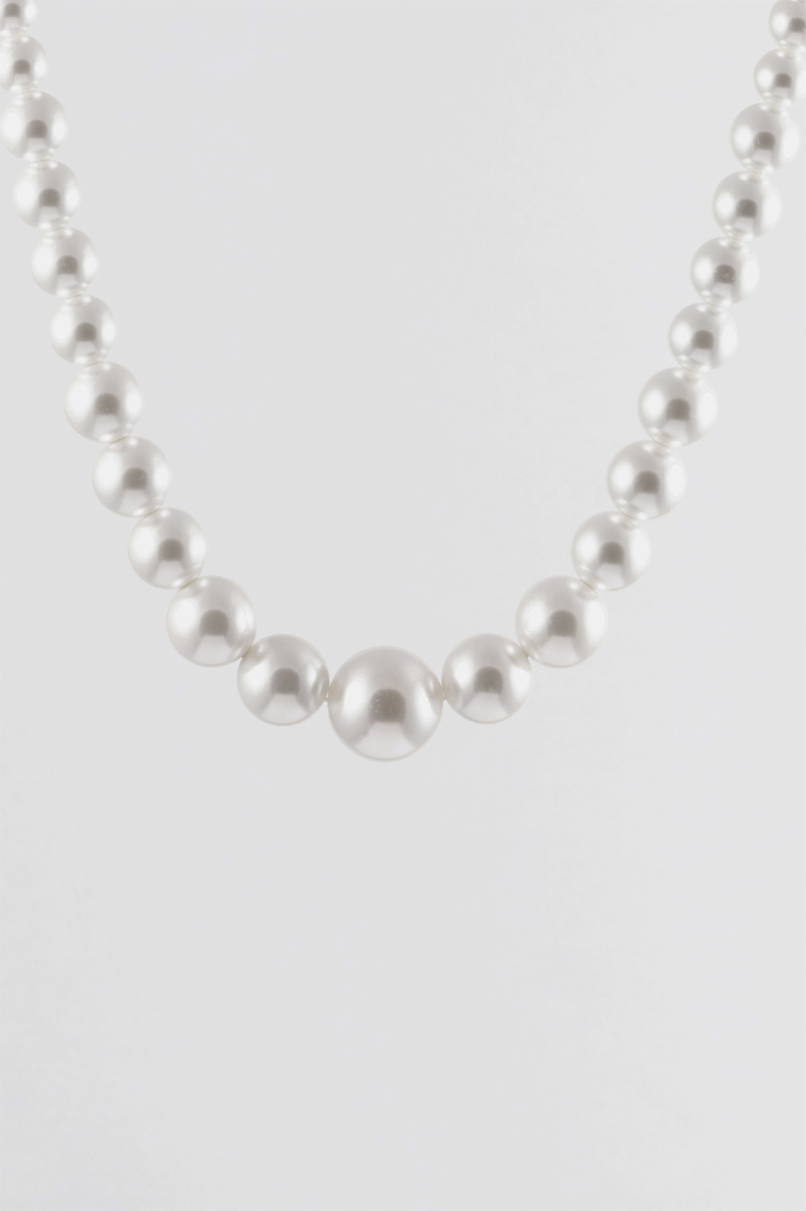 SILVER GRAD PEARL NECKLACE