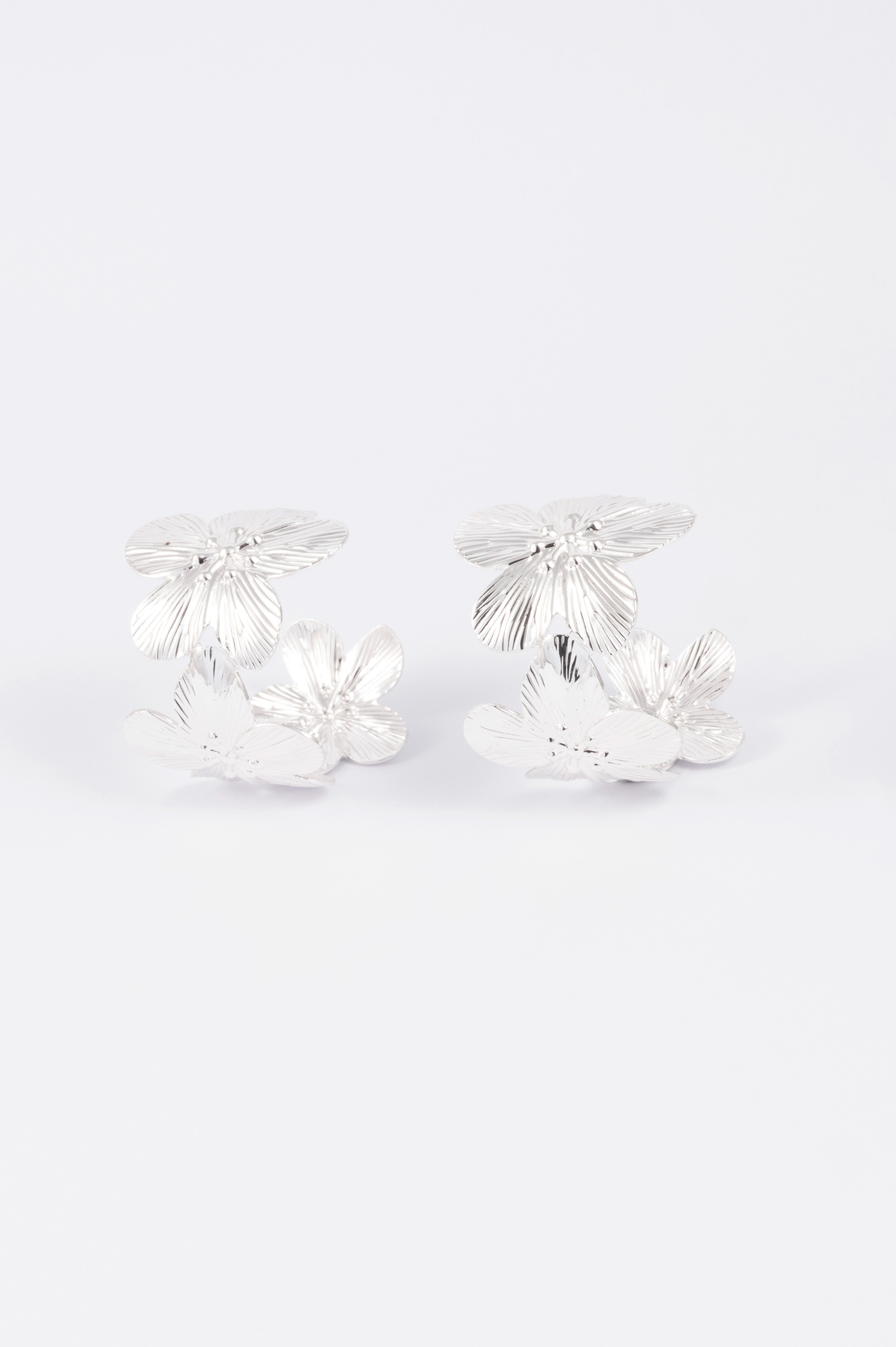 SILVER POLISHED FLOWER C-SHAPED HOOP EARRING