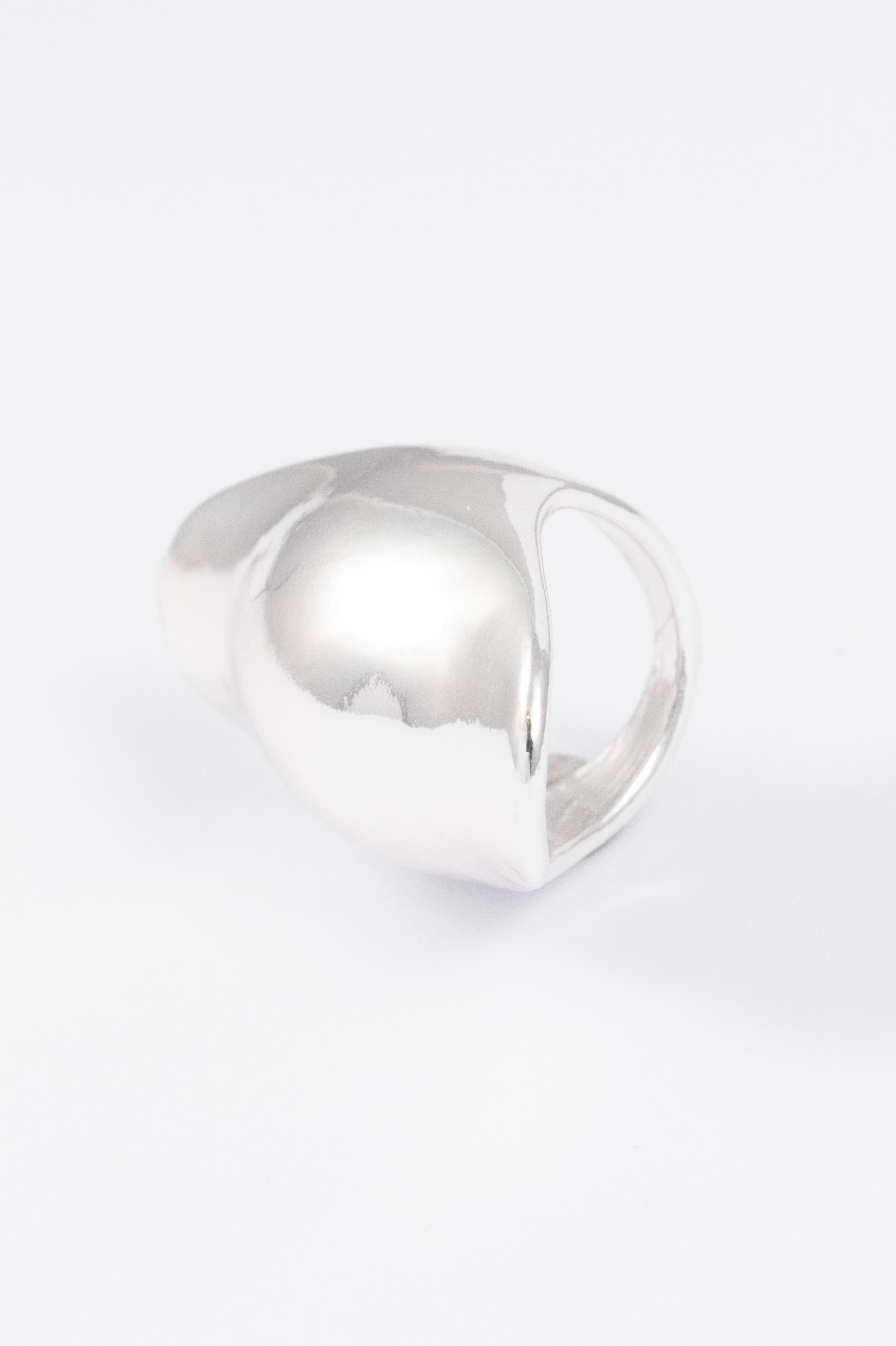 SILVER POLISHED LARGE SHIELD RING M/L