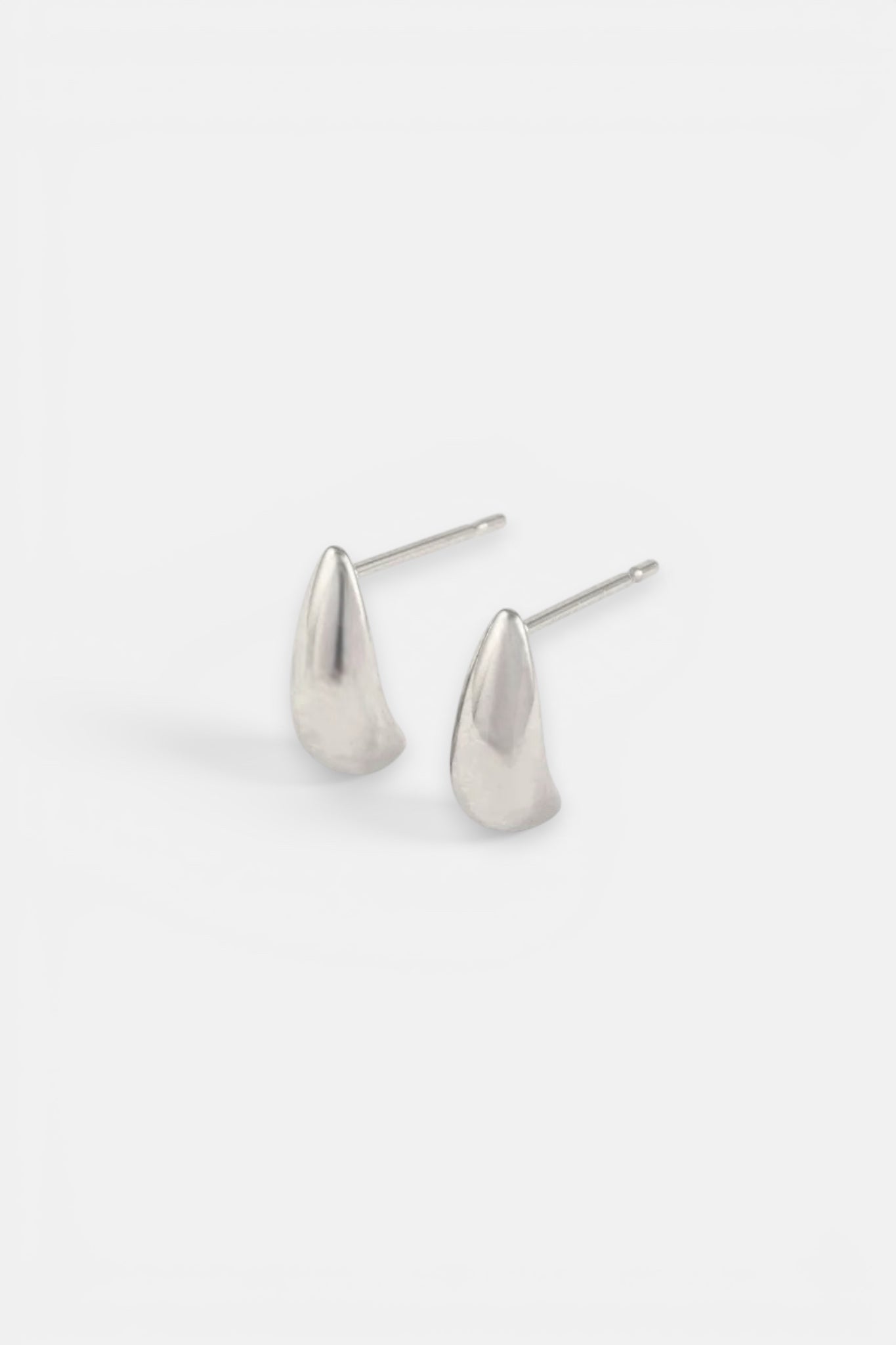 SILVER MINI CURVED STUD EARRING
