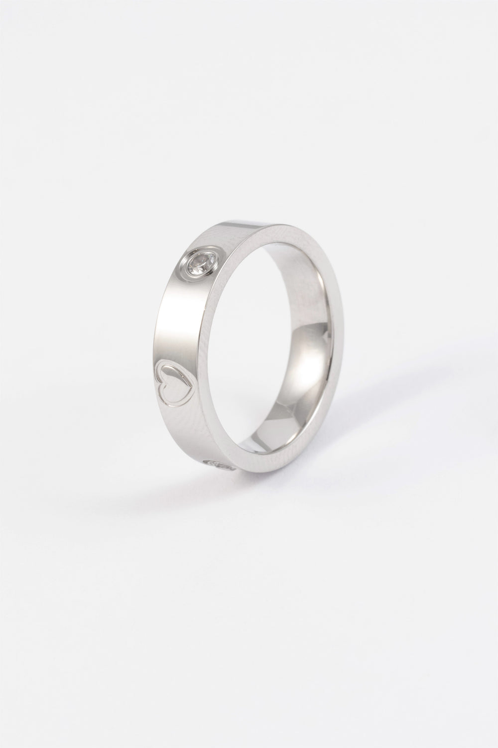 WATERPROOF SILVER CZ HEART ETCHED RING - S/M