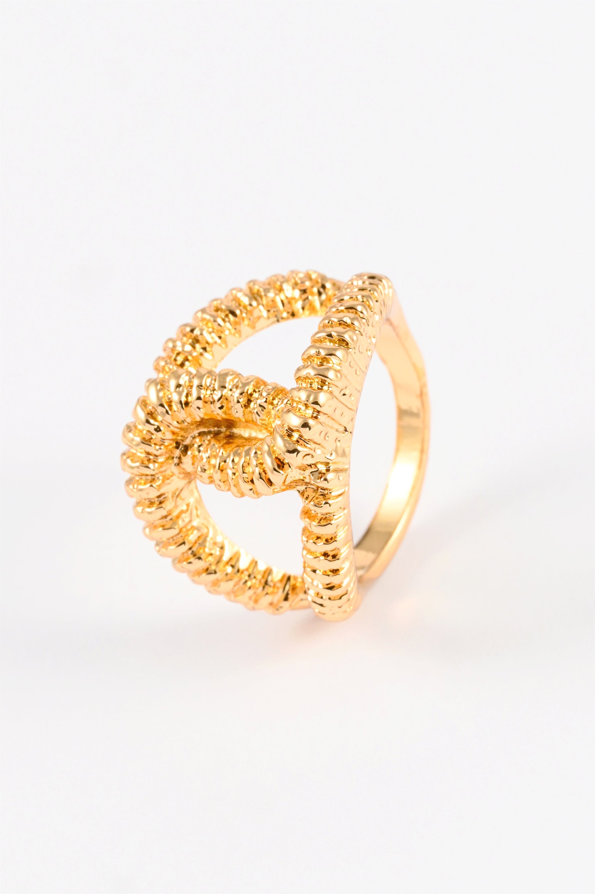 GOLD TEXTURED INTERLOOP LARGE RING M/L
