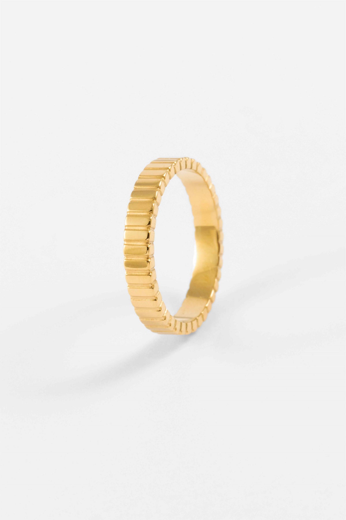 WATERPROOF GOLD RIBBED BAND RING - SM