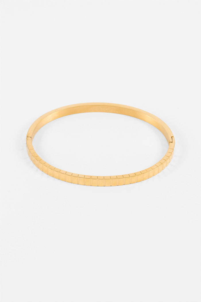 WATERPROOF GOLD RIBBED HINGED CUFF BANGLE