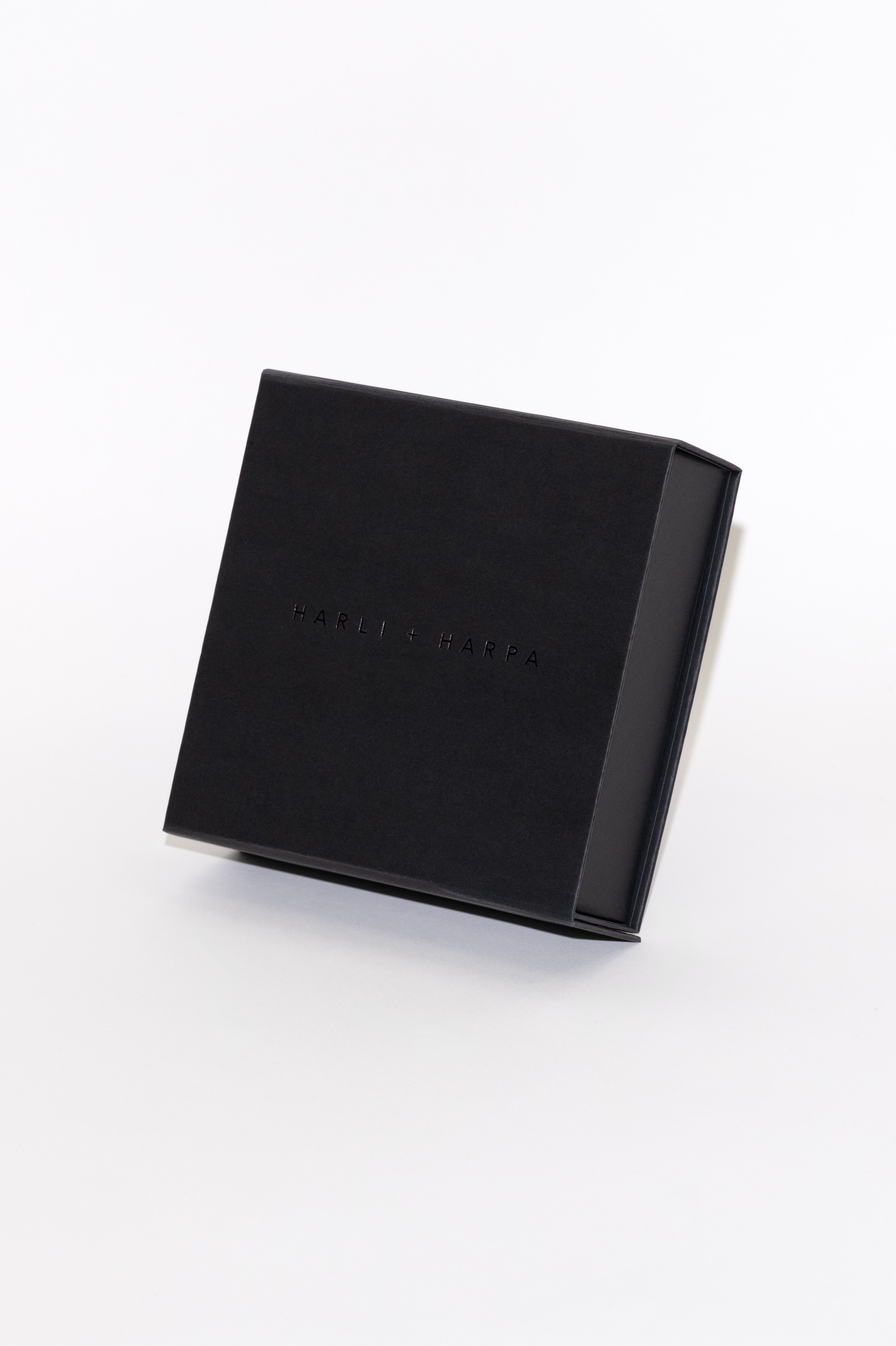 MEDIUM GIFT BOX